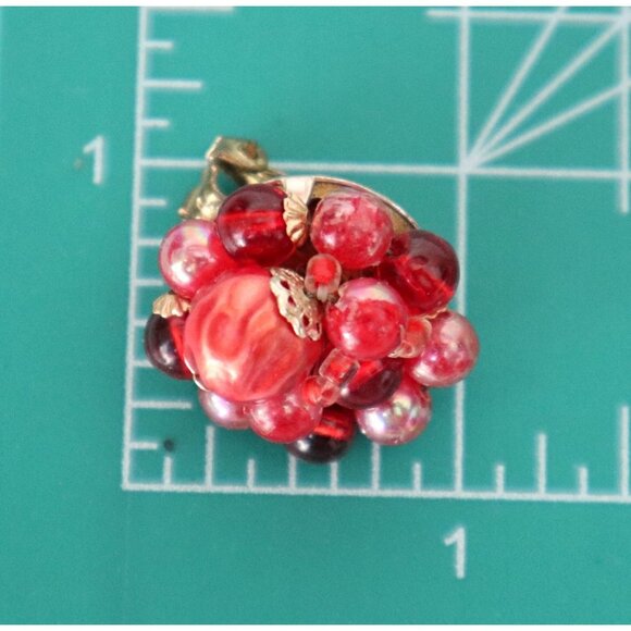 Vintage Earrings Clip On Beaded Cluster Shades of Red Mid Century 1950s  Lot A - Picture 4 of 4